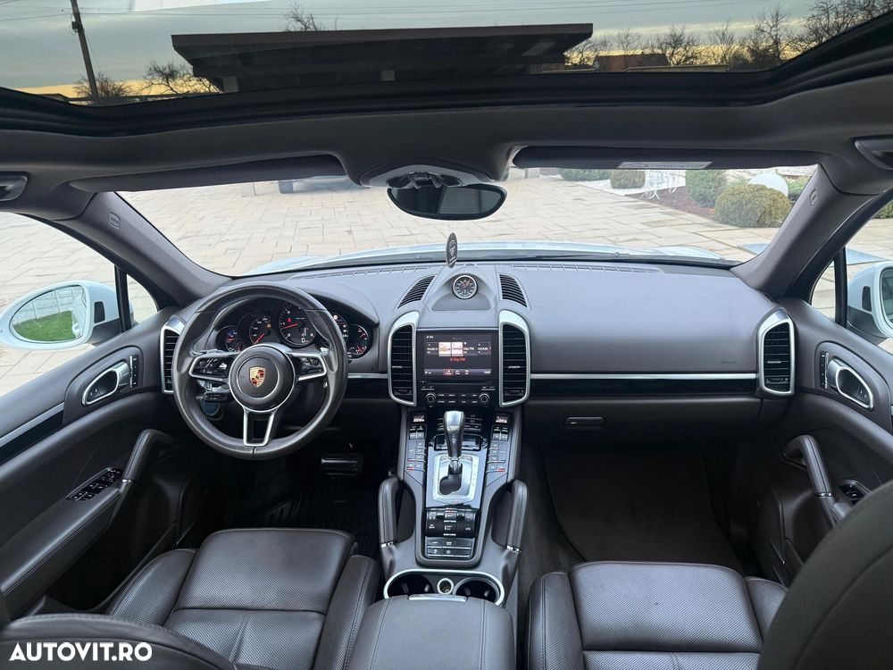 Porsche Cayenne - 25