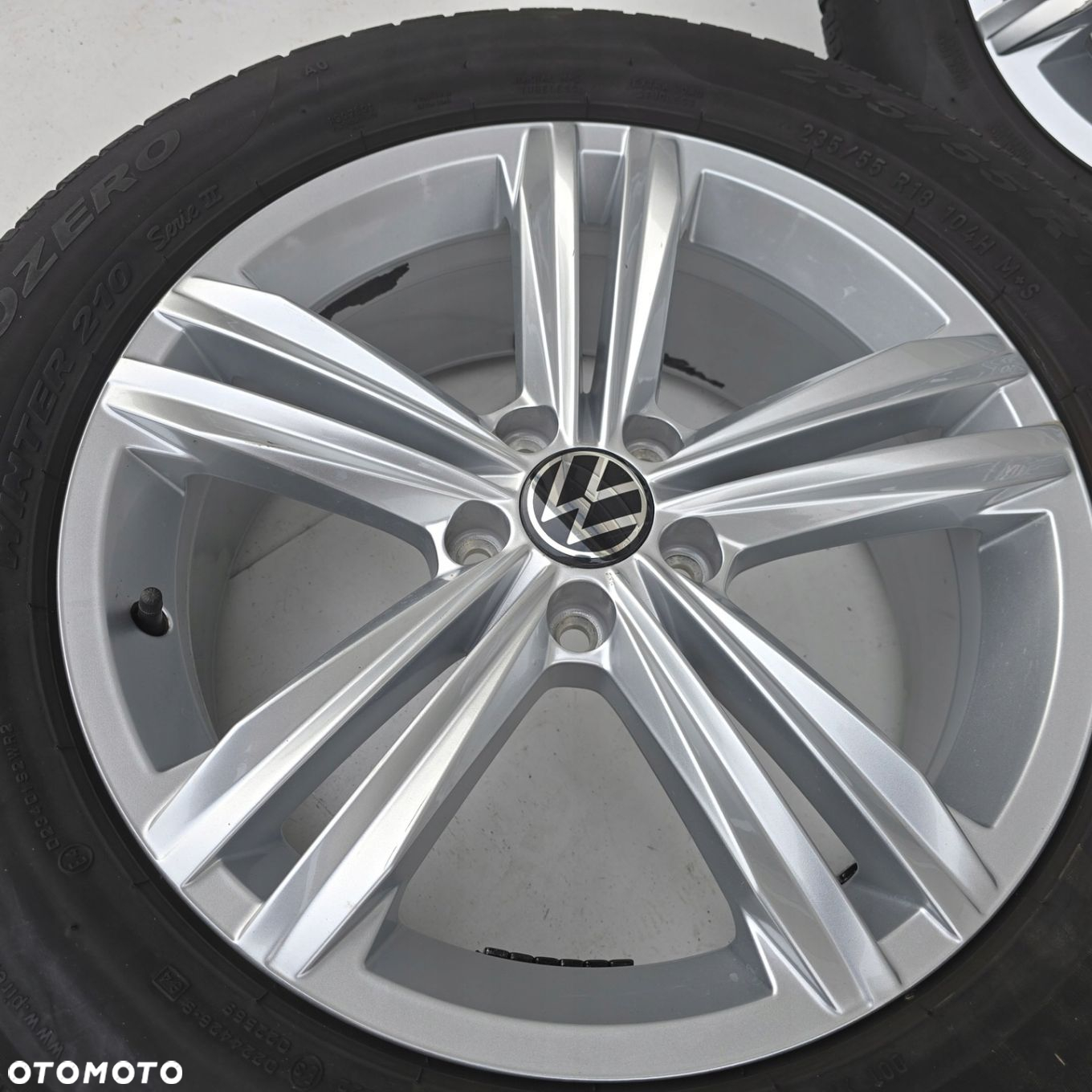 VW TIGUAN II 5NA 5X112 235/55R18 104H 18 ET43 23R 4X - 9