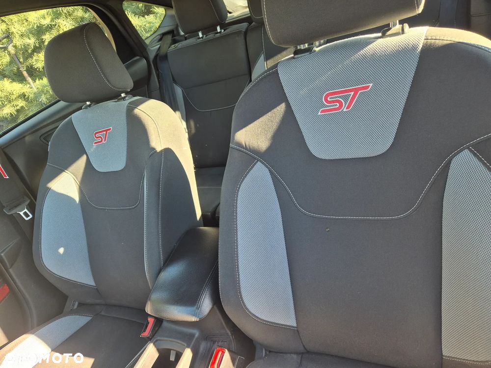 Ford Focus ST - 12