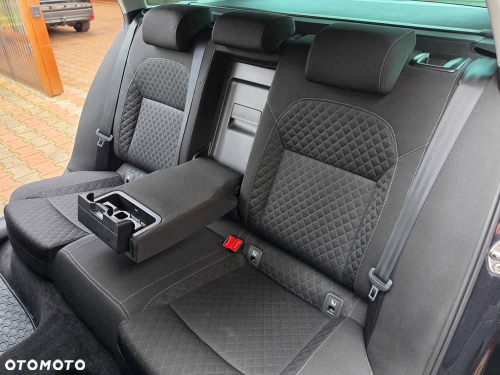 Skoda Superb 2.0 TDI DSG Premium Edition - 27