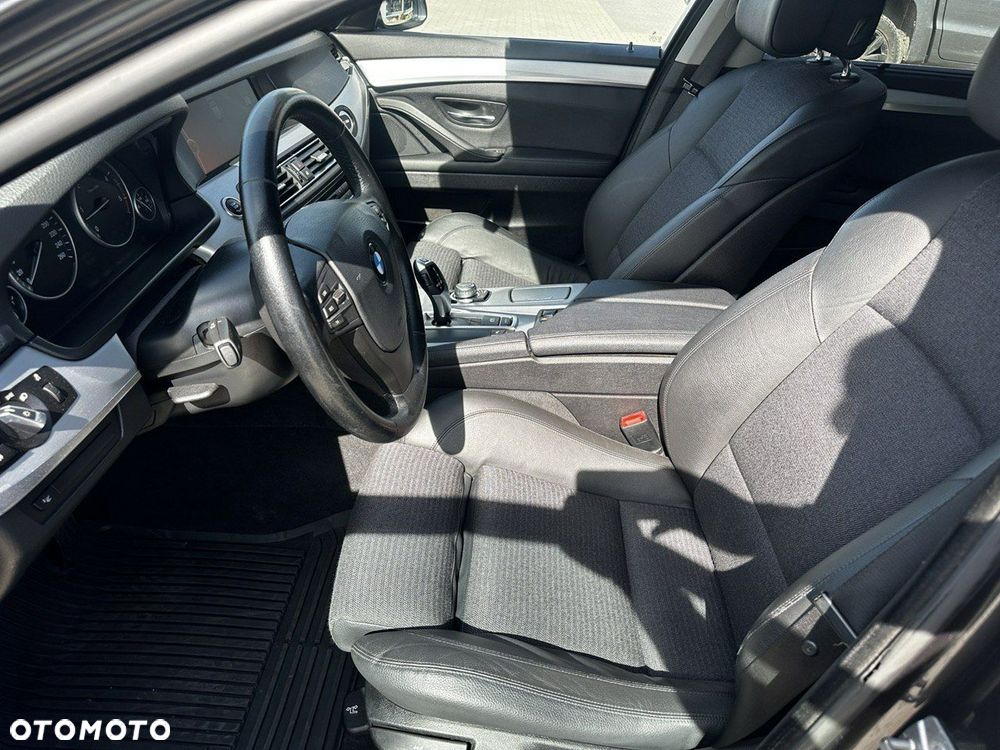 BMW Seria 5 530d Touring - 23