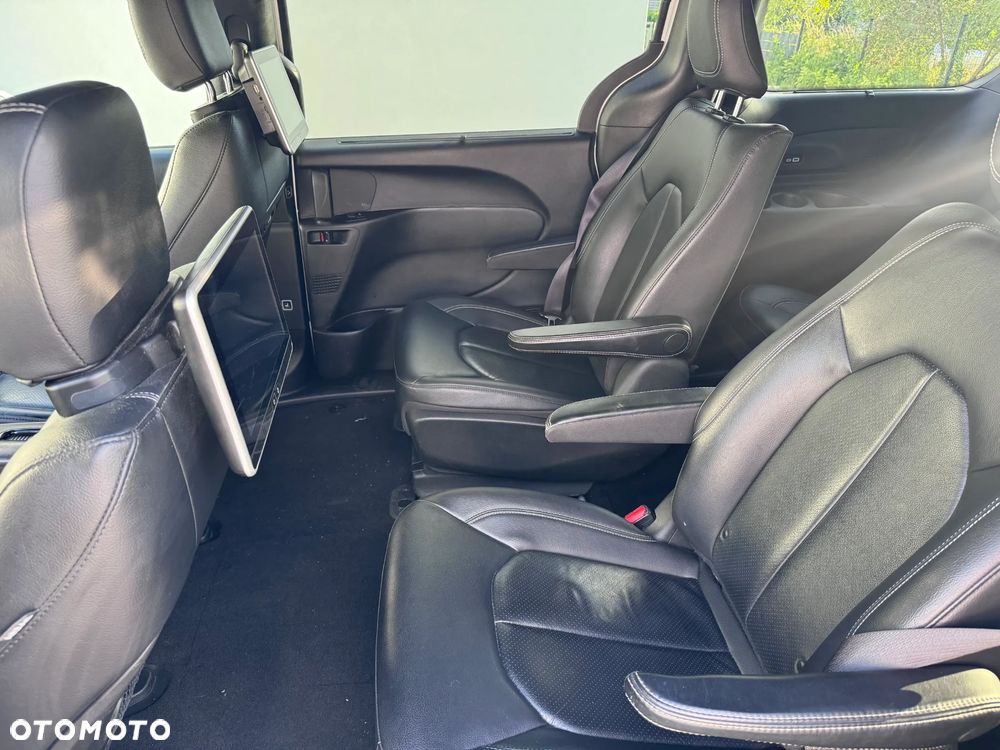 Chrysler Pacifica - 10