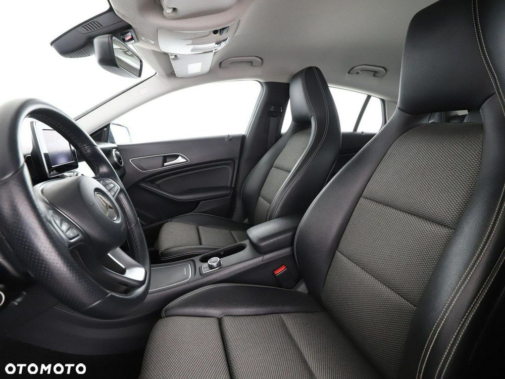Mercedes-Benz CLA 180 d 7G-DCT - 14