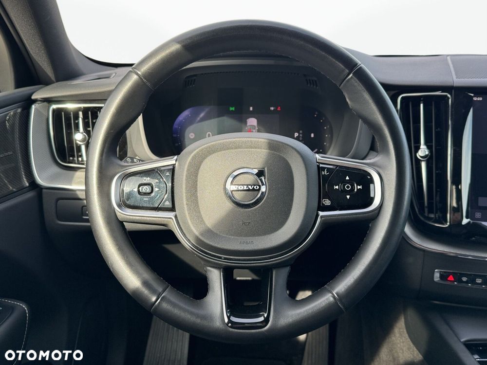 Volvo XC 60 B4 D Momentum - 12