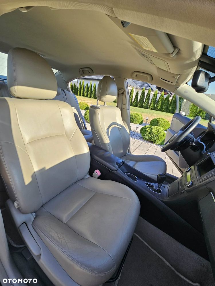 Toyota Avensis 2.0 Prestige EU5 MS - 11