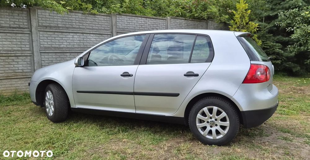 Volkswagen Golf 1.6 FSI Comfortline - 5