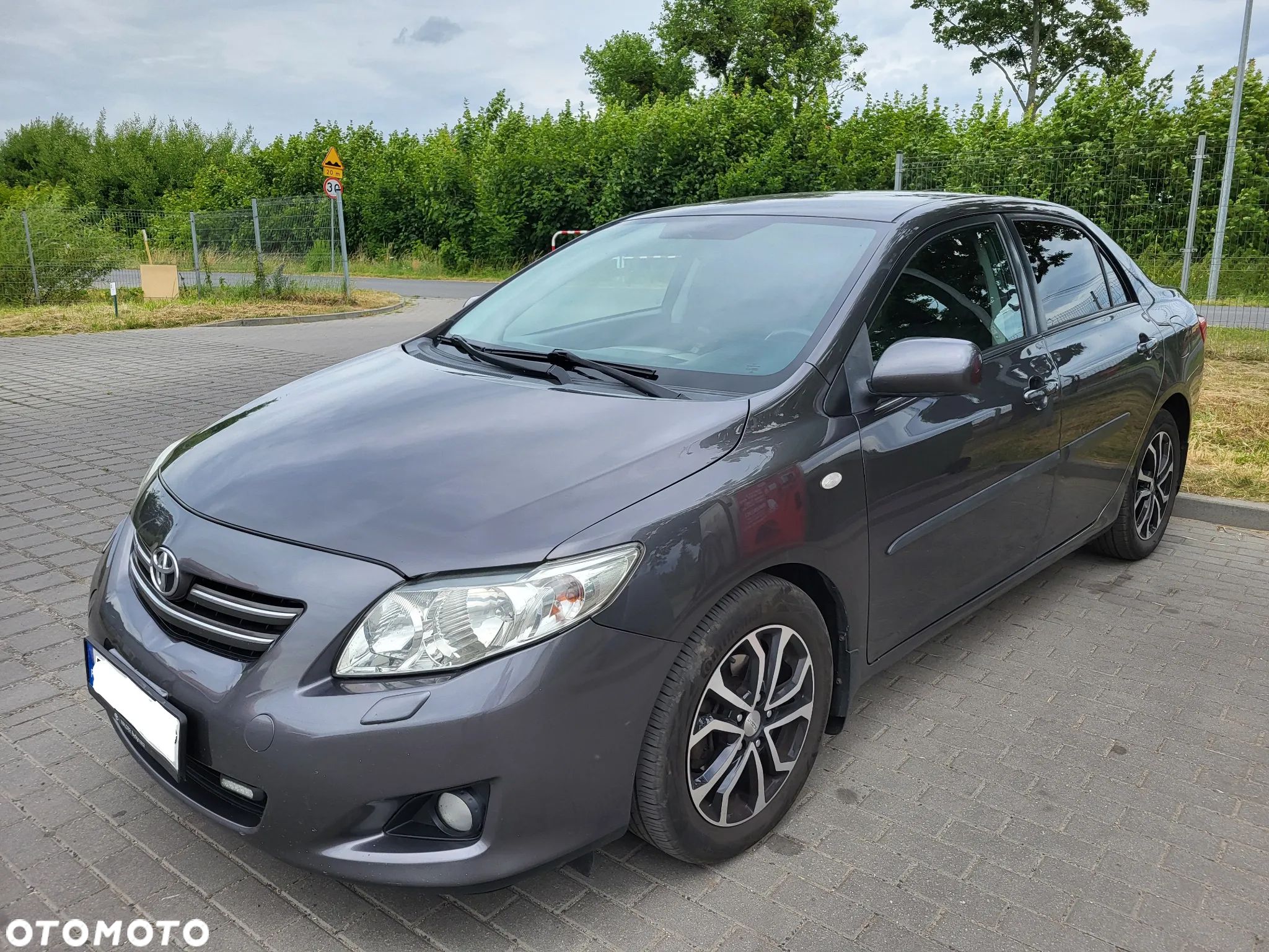 Toyota Corolla - 1