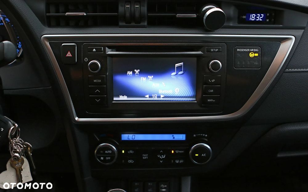 Toyota Auris 2.0 D-4D Premium - 11