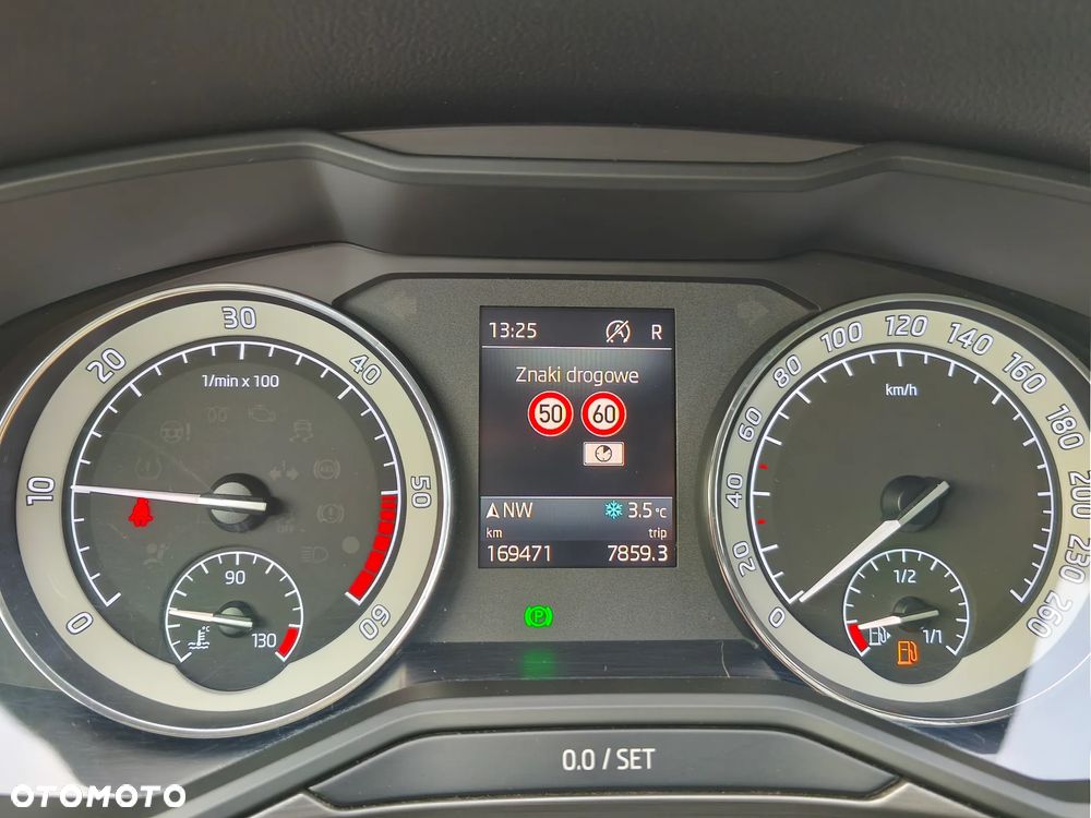 Skoda Superb 2.0 TDI DSG Ambition - 32