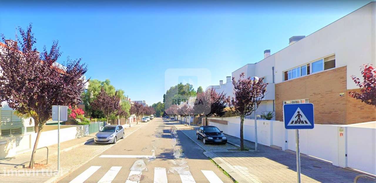 Terreno para Construção de Moradia de 3 Frentes em Matosinhos - Grande imagem: 2/13