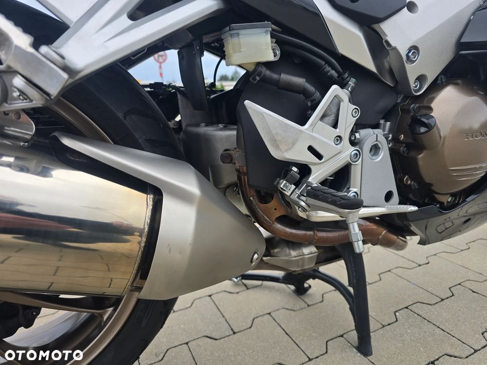Honda VFR - 12