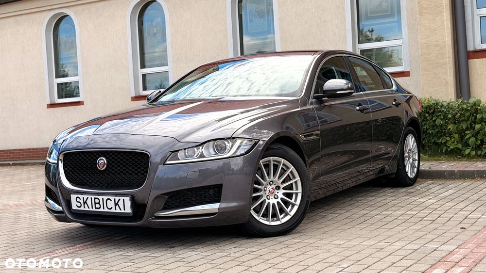 Jaguar XF 20d Prestige - 13