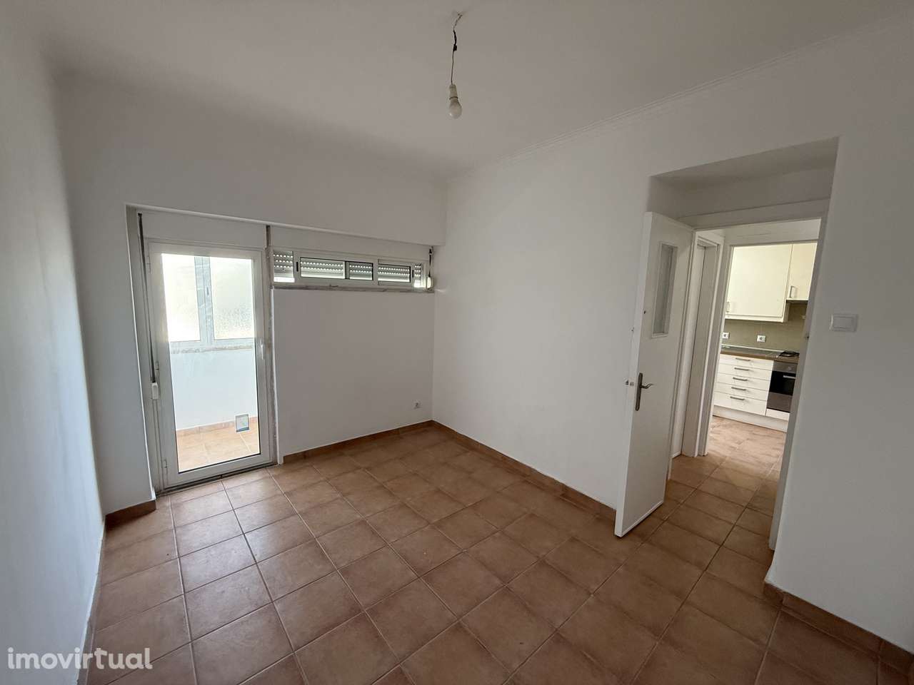 T2 Espaçoso em Excelente Localização – Em Frente ao Metro de Odivelas - Grande imagem: 4/16