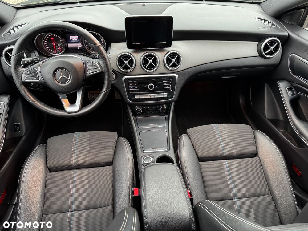 Mercedes-Benz CLA 180 7G-DCT UrbanStyle Edition - 7