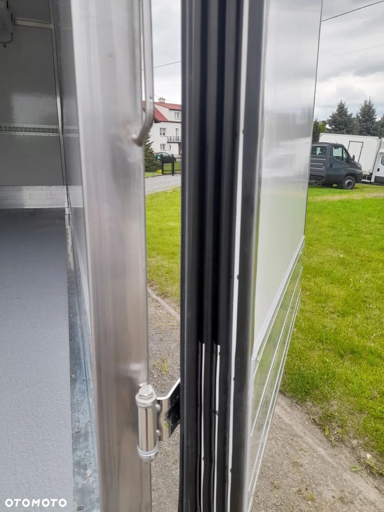 Iveco DAILY 70C18 72C18 --NOWY-- dmc 7,2T 180Koni MROŹNIA chłodnia kontener SYPIALNIA  model PRZED liftingiem!!! bez radarów bez wagi!!! - 11