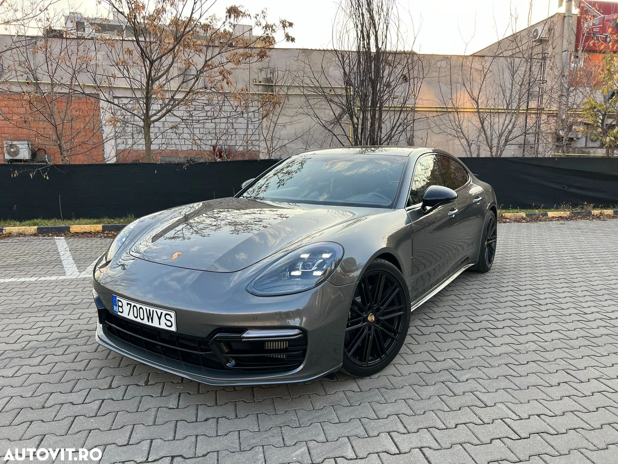 Porsche Panamera 4 E-Hybrid - 1