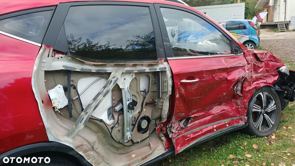 MG ZS - 8
