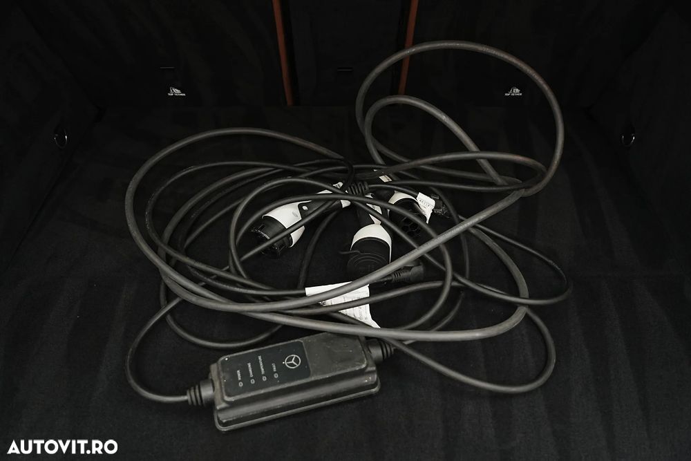 Mercedes-Benz GLC 300 e 4Matic 9G-TRONIC AMG Line Plus - 40