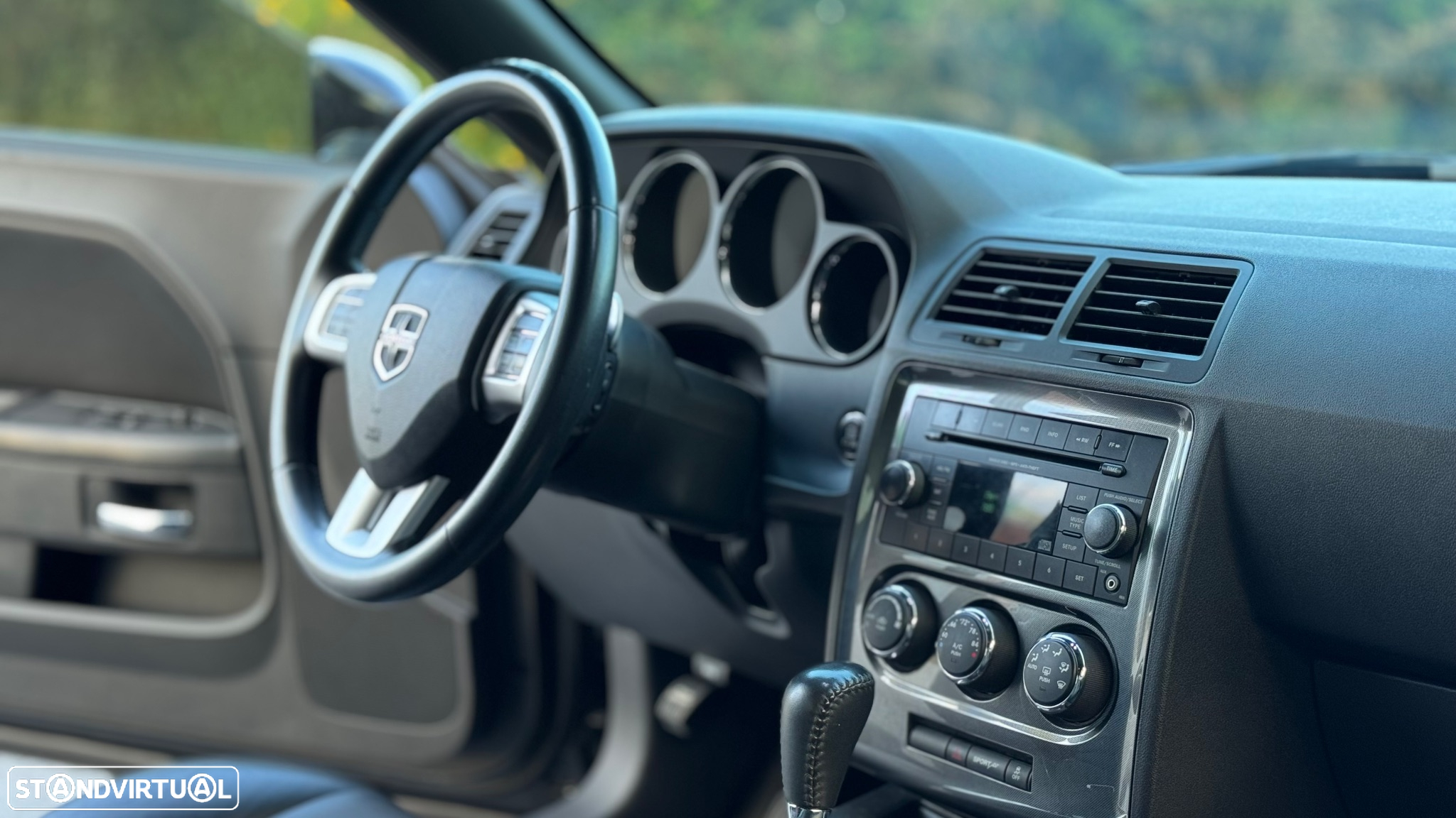 Dodge Challenger Auto SXT Plus - 15