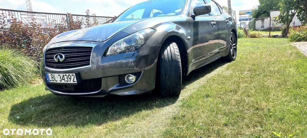 Infiniti M - 1