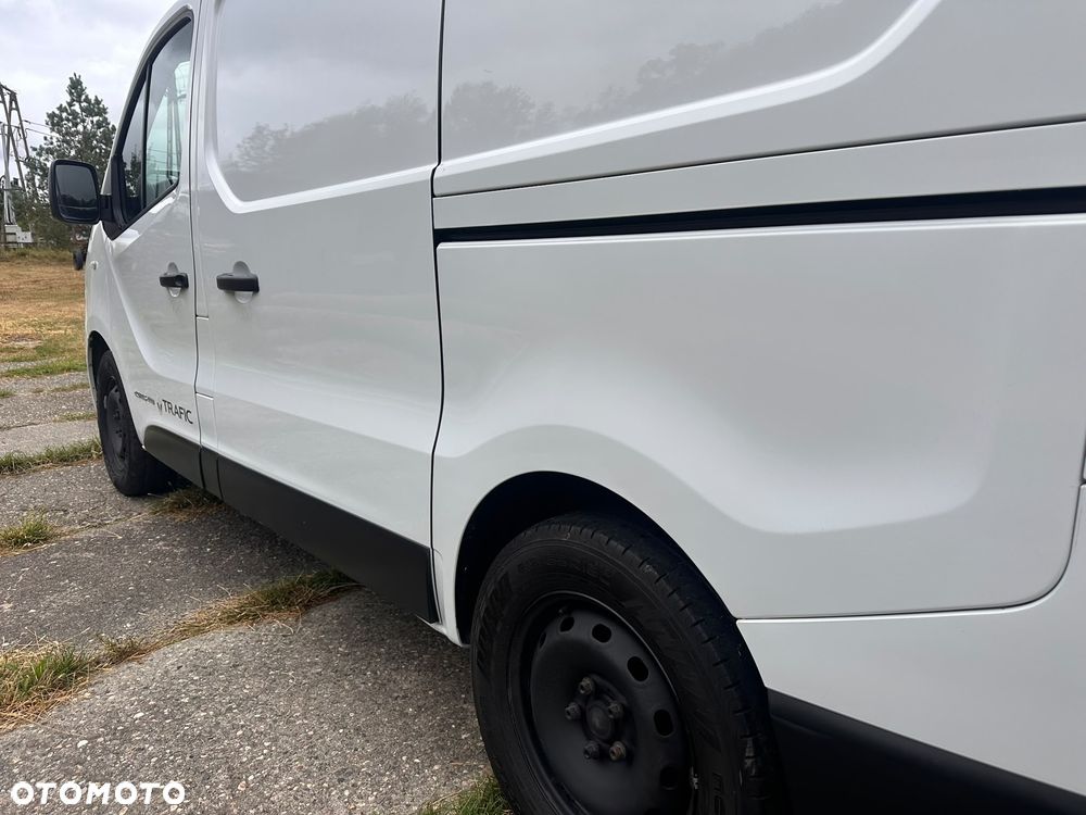 Renault Trafic L1H1 1.6 diesel 145kM, manual, 2016 rok WEBASTO, BAGAŻNIK DACHOWY THULE, KAMERA COFANIA, HAK, CZUJNIKI PARKOWANIA, DRZWI PRZESUWNE Z OBU STRON! - 15