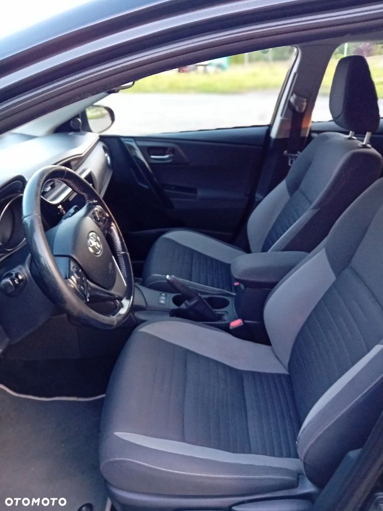 Toyota Auris Hybrid 135 Prestige - 38