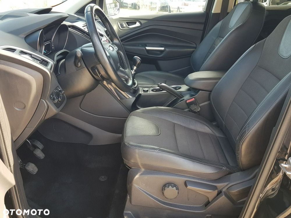Ford Kuga 1.6 EcoBoost 2x4 Titanium - 9