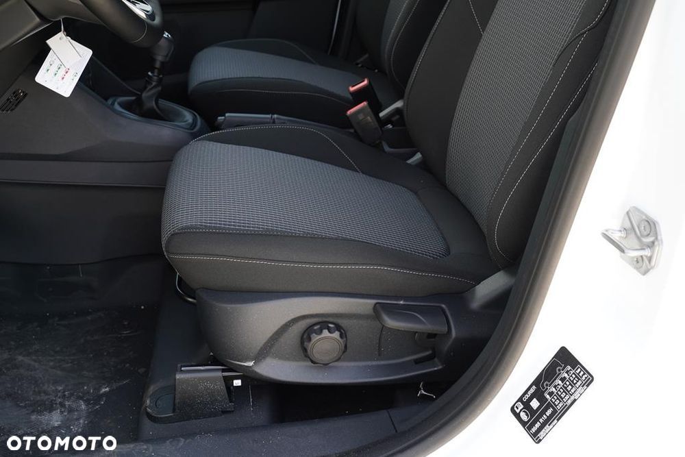 Ford Transit Courier - 11