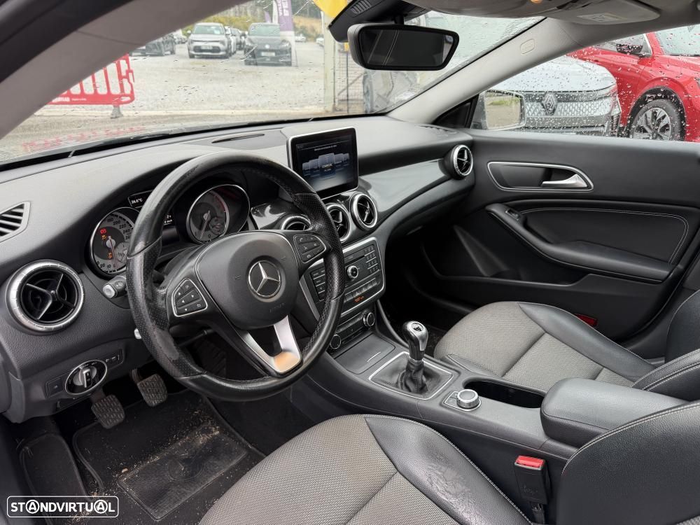 Mercedes-Benz CLA 200 d Shooting Brake AMG Line - 6