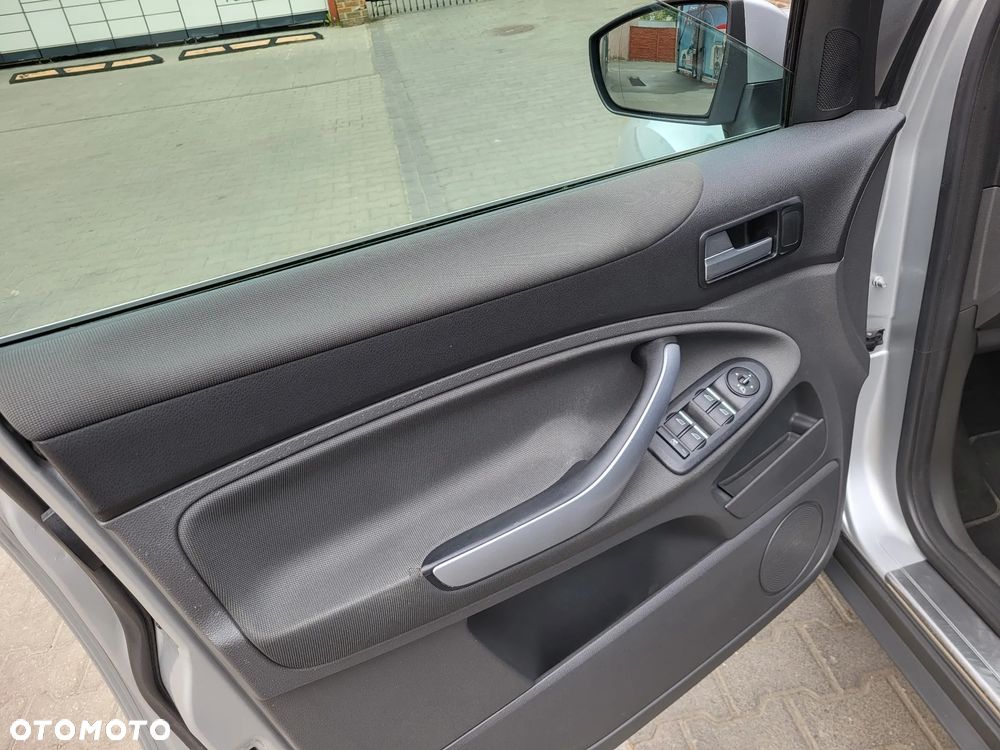 Ford Kuga - 14