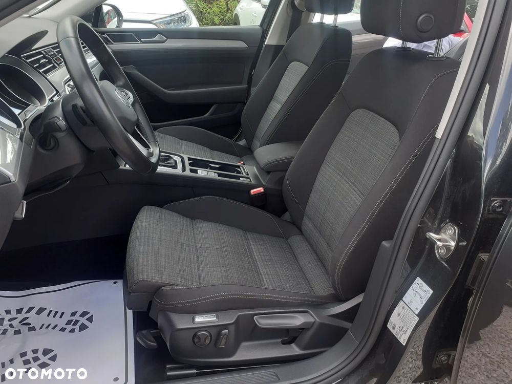 Volkswagen Passat - 23