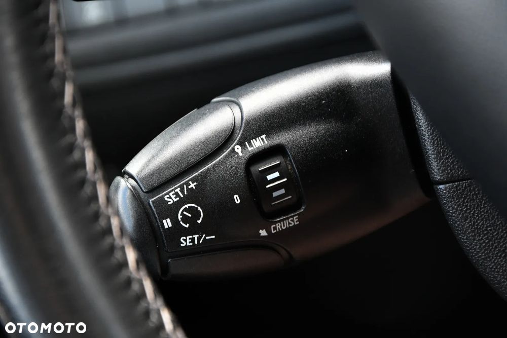 Peugeot 2008 1.2 Pure Tech Allure S&S - 25