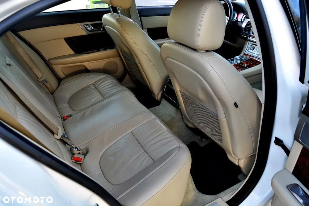 Jaguar XF 4.2 V8 Premium Luxury - 5