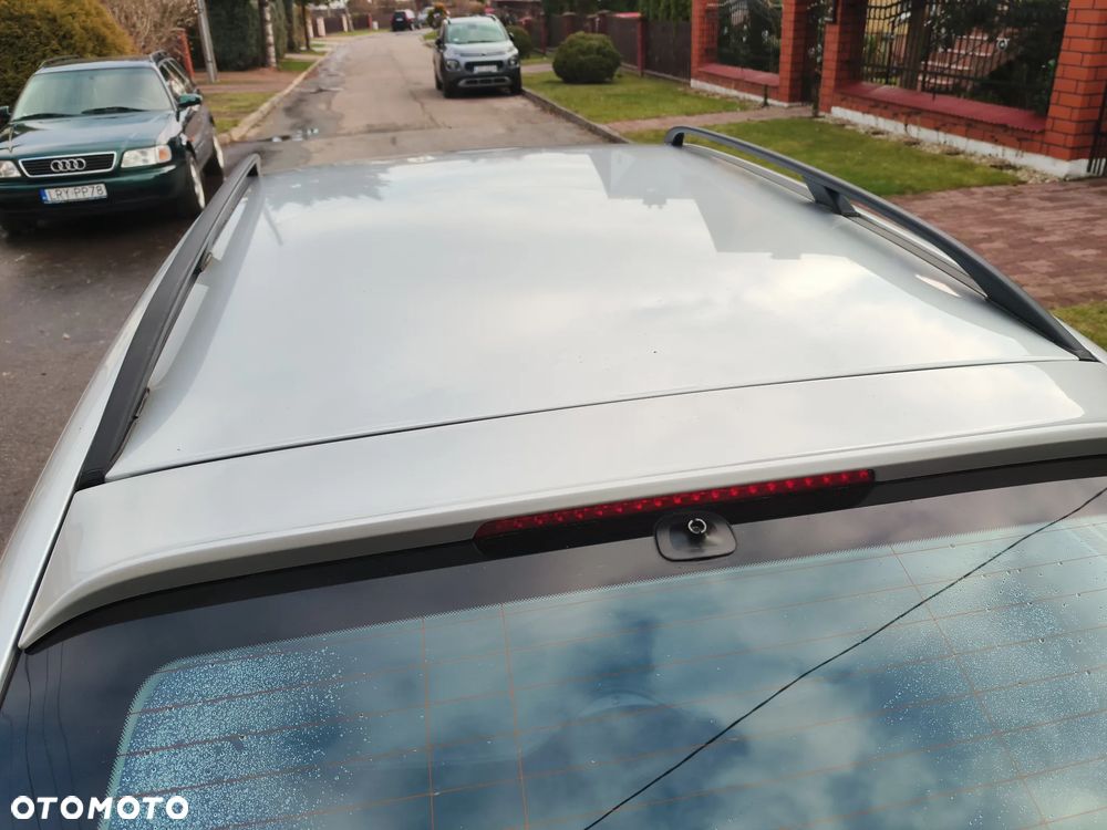 Mercedes-Benz Klasa C 320 4Matic Avantgarde Sport Edition - 39