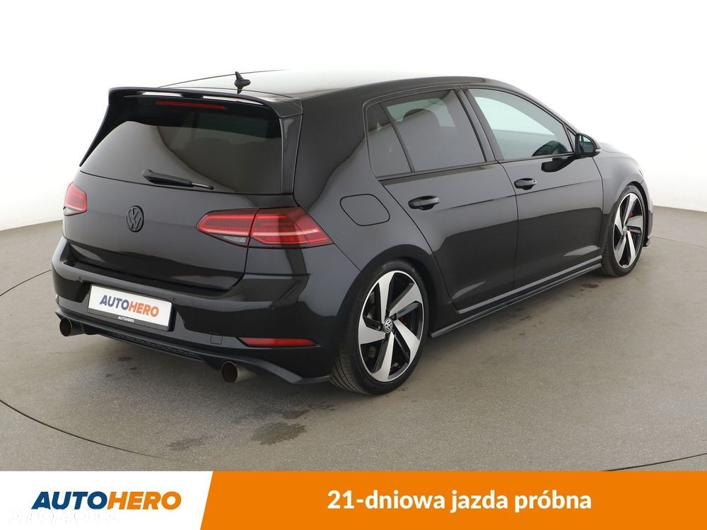 Volkswagen Golf - 6
