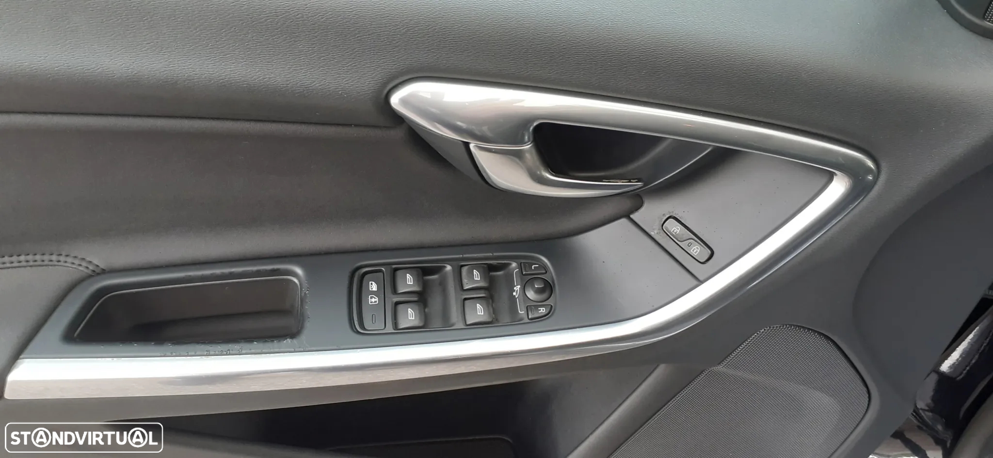 Volvo V60 2.0 D3 Momentum - 13