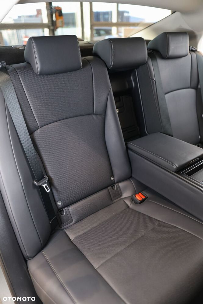 Lexus ES 300h Business Edition - 12