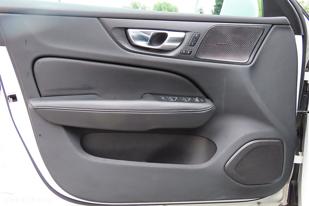 Volvo V60 Cross Country B4 D AWD Geartronic - 23