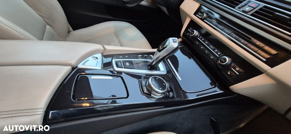 BMW Seria 5 525d Aut. Luxury Line - 36