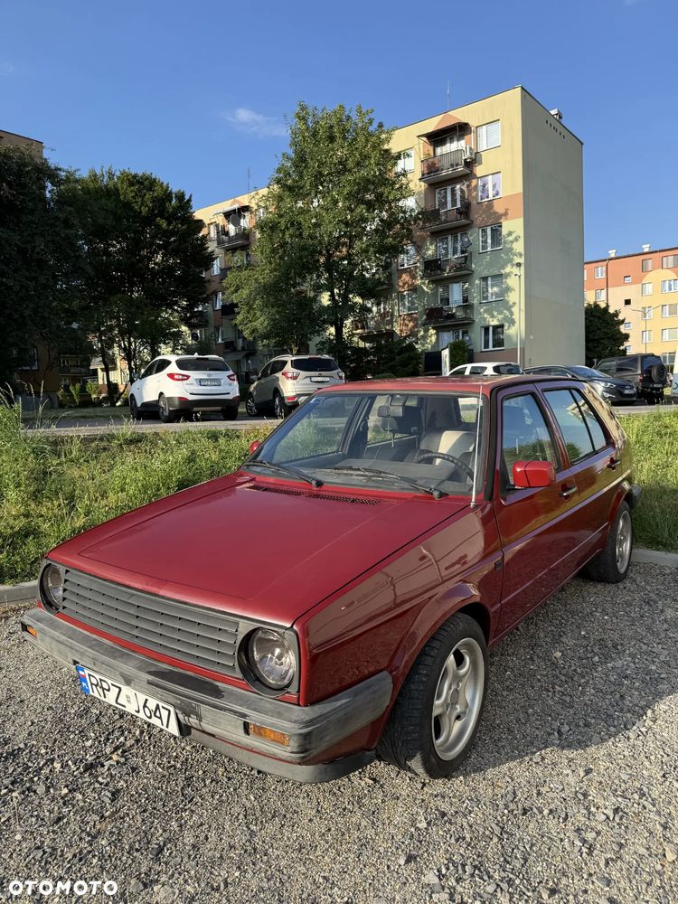 Volkswagen Golf - 1