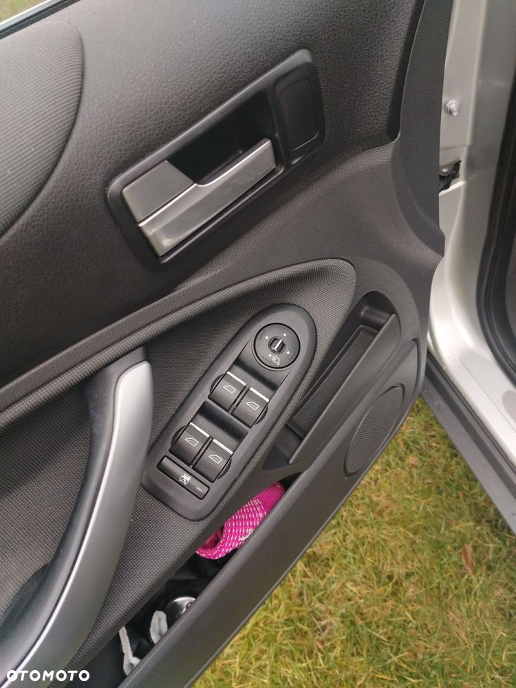 Ford Kuga 2.5 4x4 Trend - 6