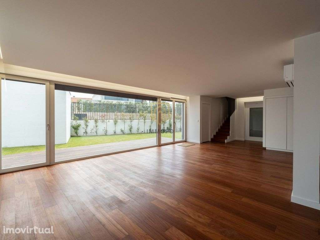 Moradia nova com 4 frentes para venda em zona nobre de Leça da Palmeir - Grande imagem: 5/35