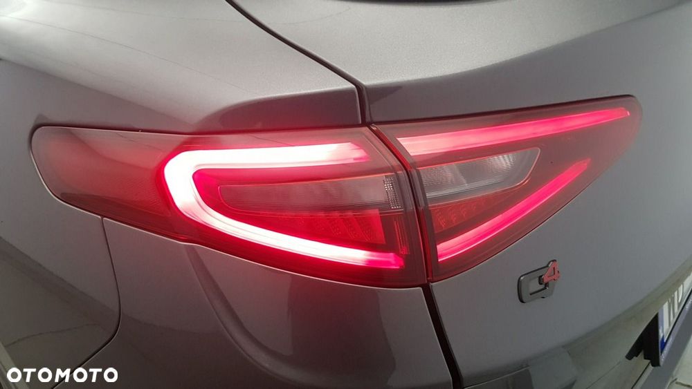 Alfa Romeo Stelvio - 13