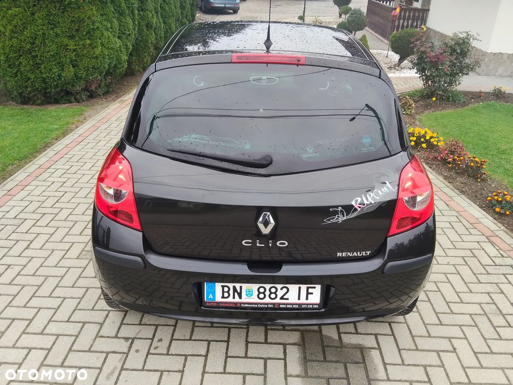 Renault Clio 1.2 16V 75 Experience - 10