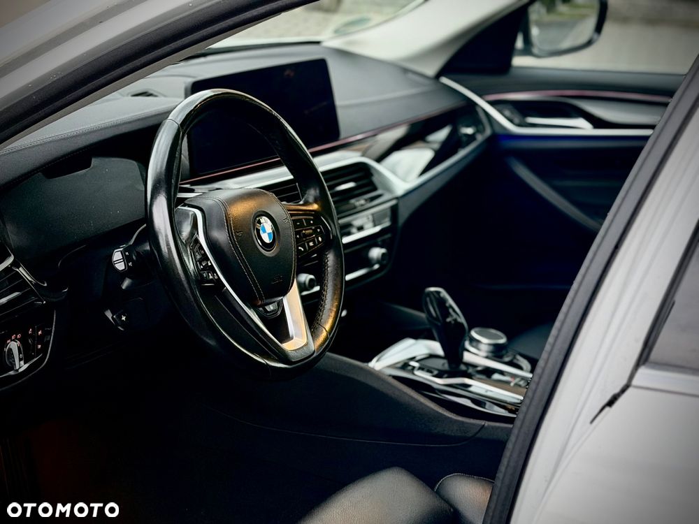 BMW Seria 5 530d xDrive mHEV Luxury Line - 23