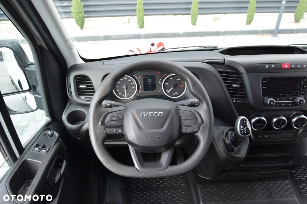 Iveco DAILY MAXI 35S16 / 2.3 - 160 KM / AUTOMAT HI-MATIC / NOWY MODEL / 3 OSOBY / DOSTAWCZE / BLASZAK / KLIMA / 2023 / SERWISOWANY / SPROWADZONY Z NIEMIEC - 27