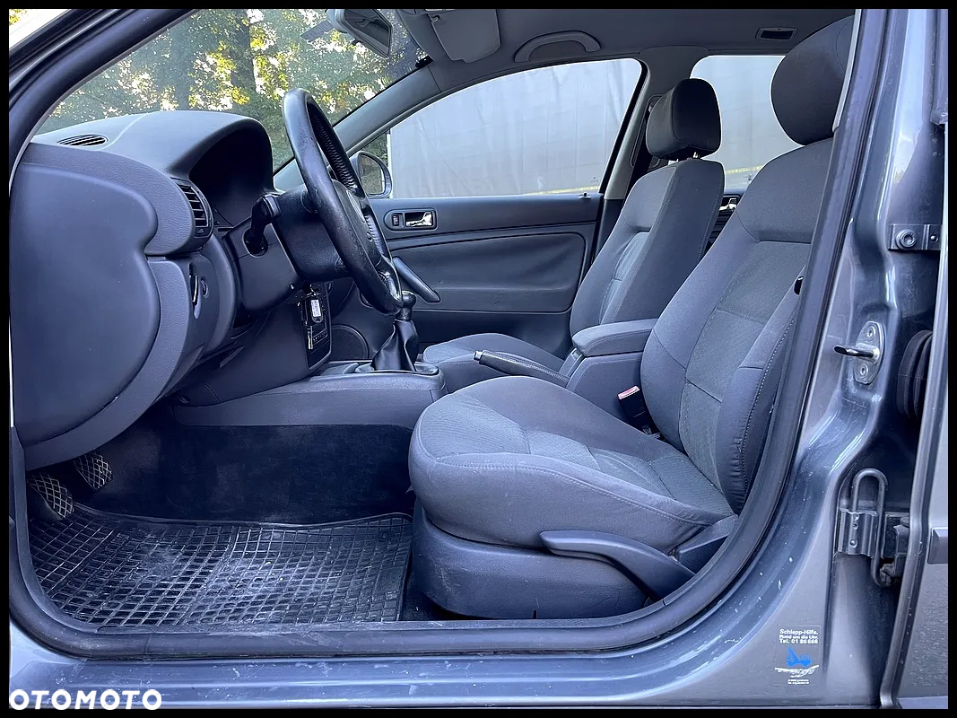 Volkswagen Passat 1.9 TDI Highline - 24