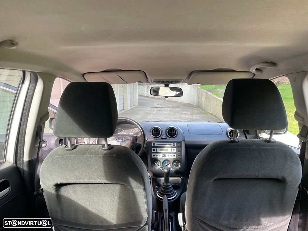 Ford Fiesta 1.25 Ghia - 23