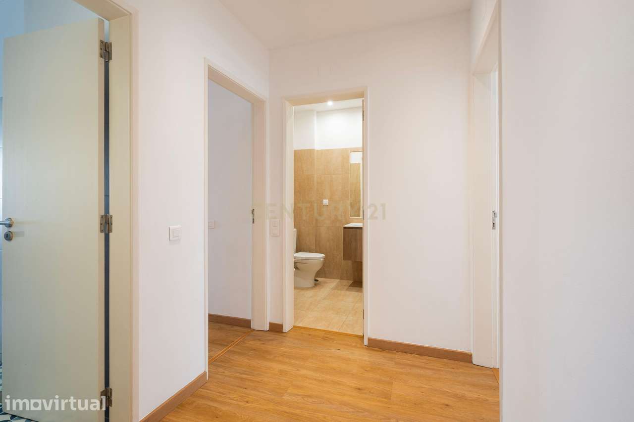 Apartamento T3 em Miraflores - Grande imagem: 4/24