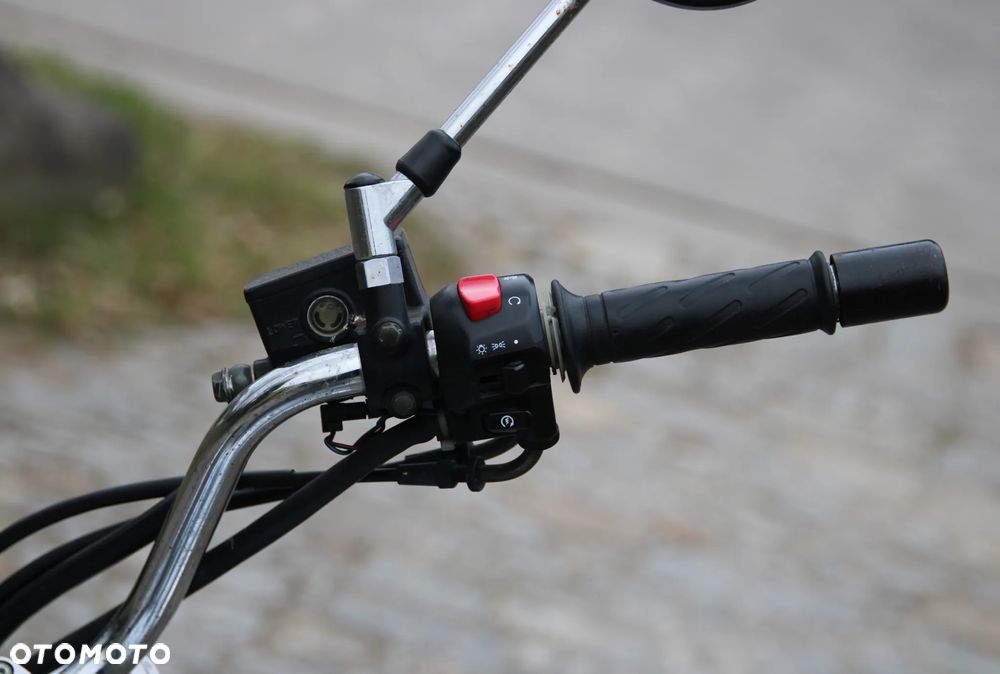 Suzuki Intruder - 17